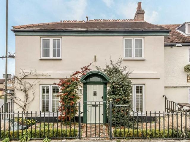 Angel Road, Thames Ditton KT7 2 bed house to rent £2,395 pcm £553 pw