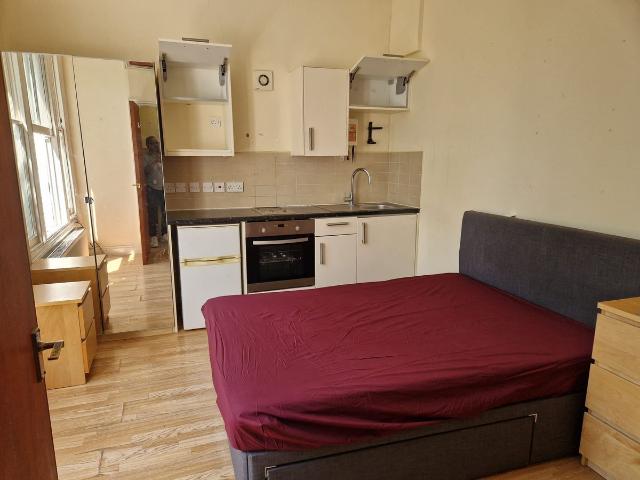 Angell Road, London SW9, Studio to rent, £1,350 pcm | PrimeLocation
