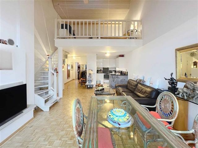 Angenehme, helle Wohnung mit Maisonette