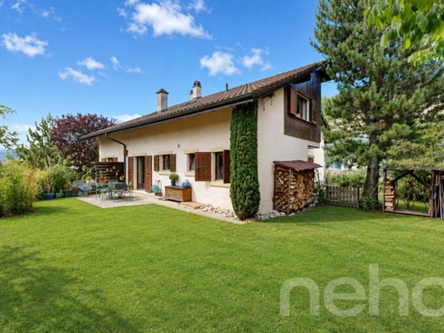 Angenehme Villa mit einem bewaldeten Garten, nicht übersehen
