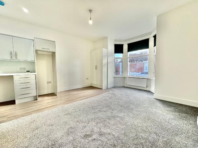 Angerstein Road, Portsmouth PO2, 3 bed flat to rent, £1,500 pcm | PrimeLocation