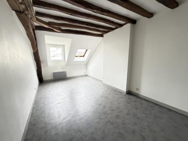 ANGERS CENTRE VILLE T2 LIBRE: POUR Y VIVRE OU INVESTIR