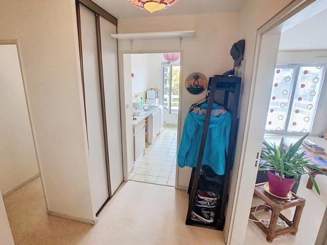 ANGERS BELLEFONTAINE: T2 loué avec balcon, parking et cave