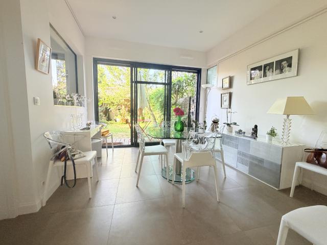 ANGERS PLACE DU LYCEE: Maison angevine 159 m2 avec jardin sud et un garage boxé