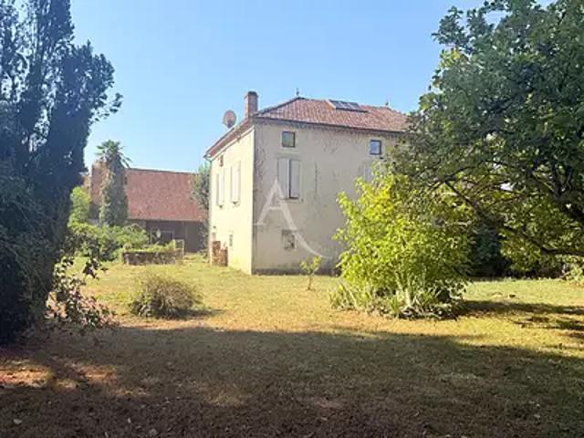 Anglars Juillac 46140 Achat / Vente maison 3 pièces t3 au dernier étage jardin