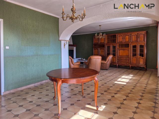Anglefort, une maison T6 de 135m2 à fort potentiel avec un appartement T2 de 38m2 indépendant