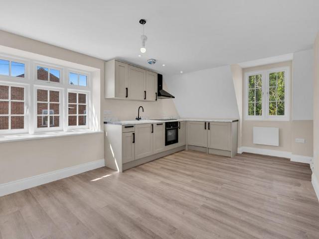 Anglesea Arms Kent Road, Orpington, BR5 1 bed flat to rent £1,500 pcm £346 pw
