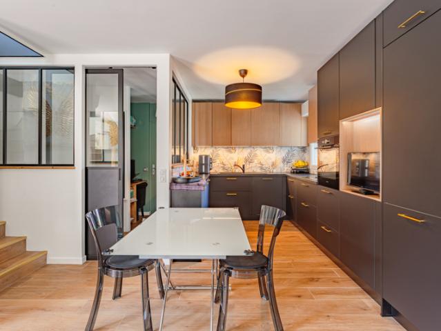 Anglet, maison rénovée de type 5 avec garage et jardin