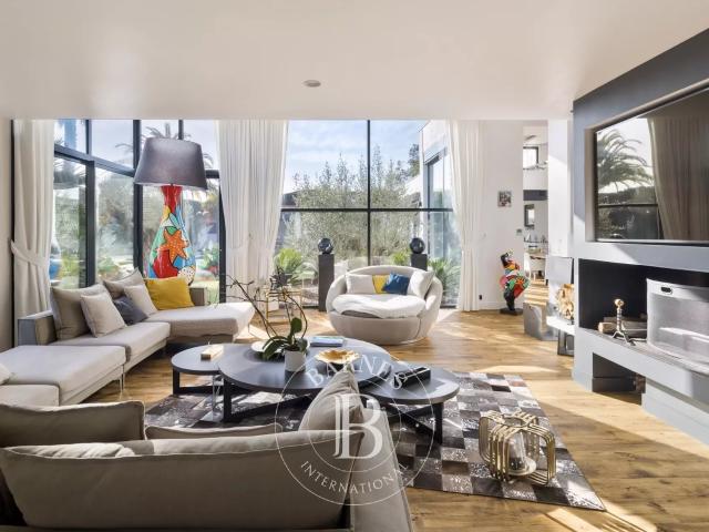 Anglet, Vaste Maison Contemporaine Avec Piscine Et Pool Hous. 570m² Anglet