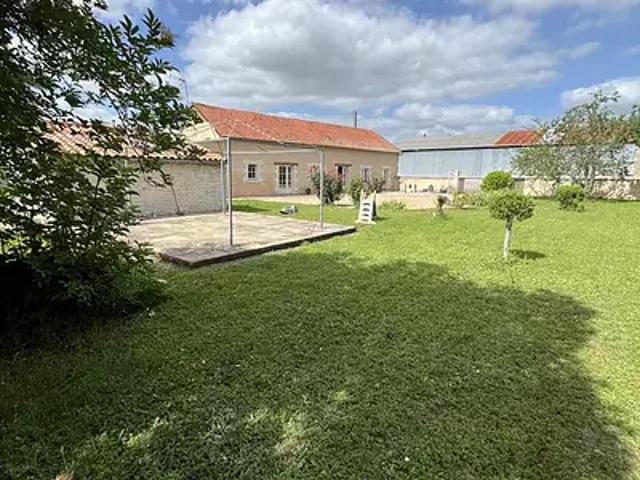 Angliers 86330 Achat / Vente maison 4 pièces t4 au dernier étage parking