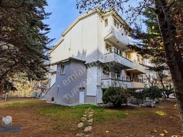 Angora Bulvarında 2.parselde,köşebaşı,satılık 5+2 Villa