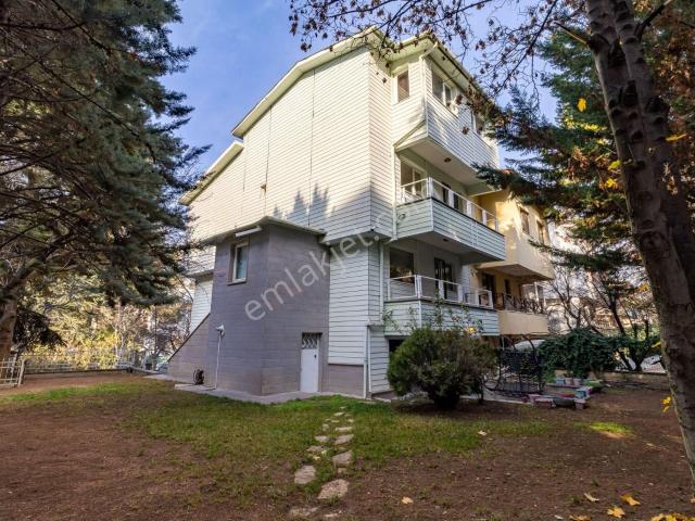 Angora Bulvarında 2.parselde,köşebaşı,satılık 5+2 Villa