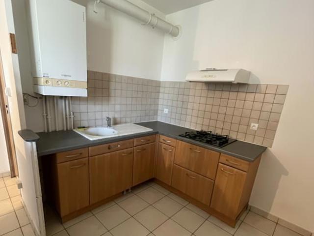 ANGOULEME 16000: Appartement 48m2 T2 lumineux avec parking