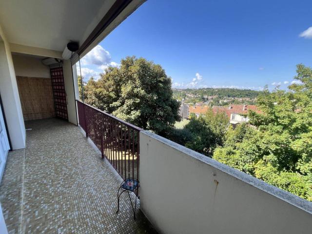 ANGOULEME Appartement 3 pièces avec balcon, parking et cave