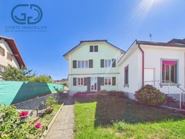 Angrenzendes 5,5 Zimmer Haus mit Garten, Garage und großem Potenzial