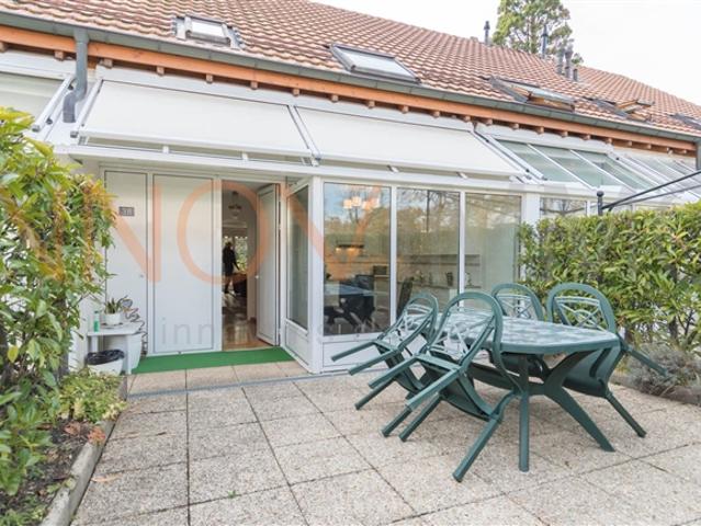 Angrenzendes unmöbliertes Haus zu vermieten