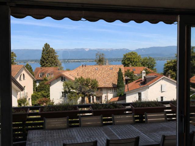 Anières Dorf, ein seltenes Penthouse mit Blick auf den See
