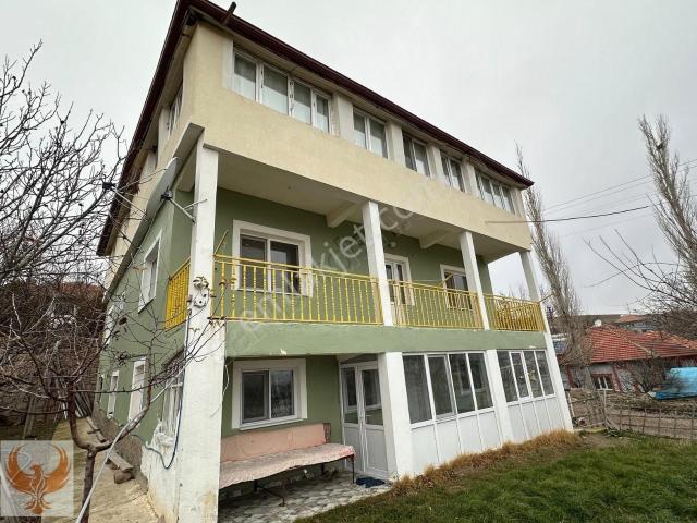 Anka Gayrimenkul gemerek'de 3 Katlı Doğalgazlı Satılık Ev