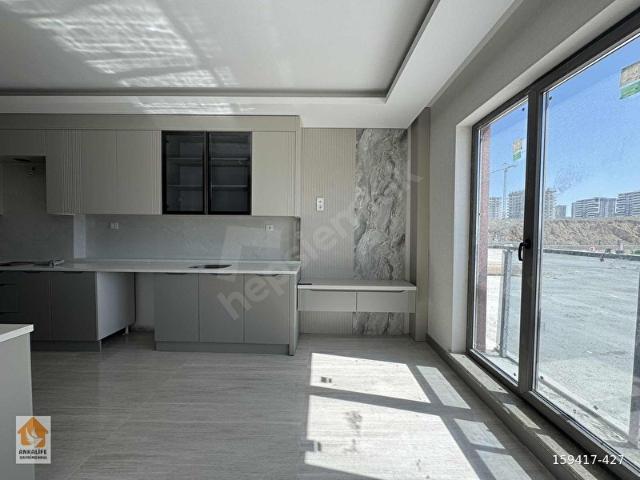 ANKALİFE'TAN CADDE ÜSTÜ GENİŞ BALKON 4,5+1 DAİRE