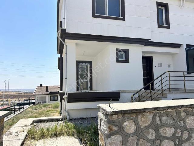 Ankalife'tan Beyaz Evler Sitesinde Satılık Natamam Villa