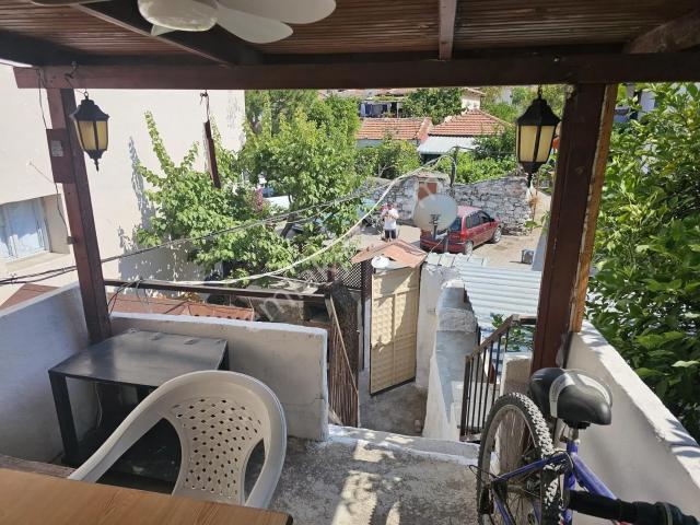 Ankanos Emlaktan Köy Merkezinde Satılık Avlulu Kargir Ev