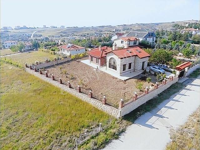 Ankara Akyurt'ta Geniş Arsa İçinde Müstakil 4+1 Lüks Taş Villa