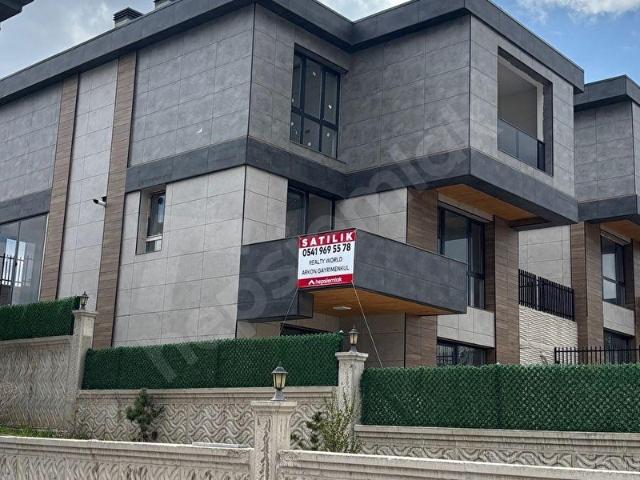 ANKARA BAĞLICA SATILIK GENİŞ BAHÇELİ ASANSÖRLÜ SIFIR LÜKS VİLLA