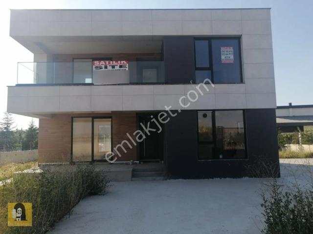 Ankara Gölbaşı Hacılarda Göl Manzaralı Satılık Villa