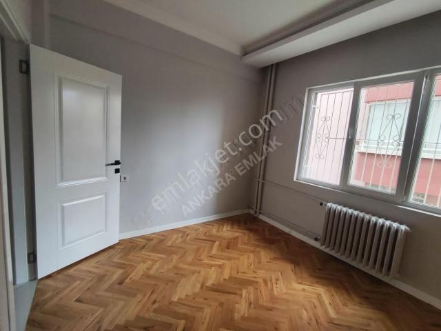 Ankara Emlak'tan Tunalı Da 2+1 Full Yapılı Geniş Kiralık Daire