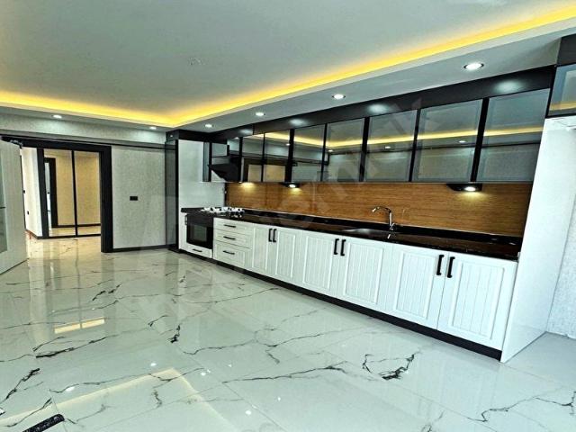 ANKARA KEÇİÖREN KARAKAYA'DA SIFIR BİNADA E.BANYOLU GENİŞ MASRAFSIZ 4+1 SATILIK DAİRE