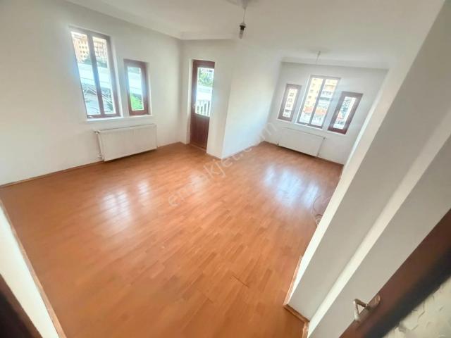 Ankara Keçiören Yayla Merkezde 2 Kat Asansörlü Bağımsız 3+1 Kiralık Daire