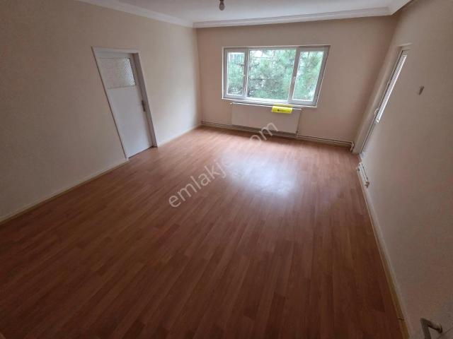 Ankara Sincan Mareşalda 3+1 Katta Yol Cepheli Kiralık Daire