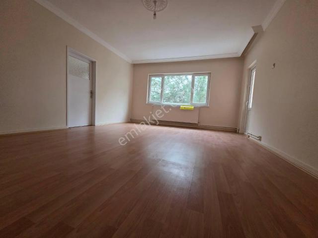 Ankara Sincan Mareşalda 3+1 Katta Yol Cepheli Kiralık Daire