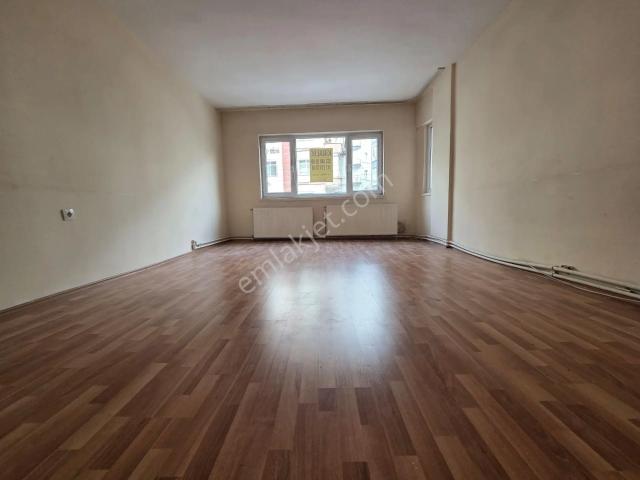Ankara Sincan Mareşalda 3+1 Katta Bağımsız Yol Cepheli Kiralık Daire