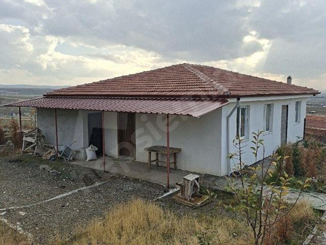 Ankara çübükta satılık iki katlı müstakil ev