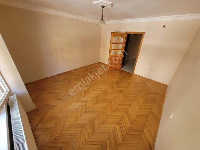 Ankara Yenimahalle Merkezi Konumda Bakımlı 2+1 Kiralık Daire