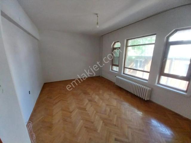 Çankaya Cebeci Mah. Memura Öğrenciye Yapılı 3+1 Kiralık Daire