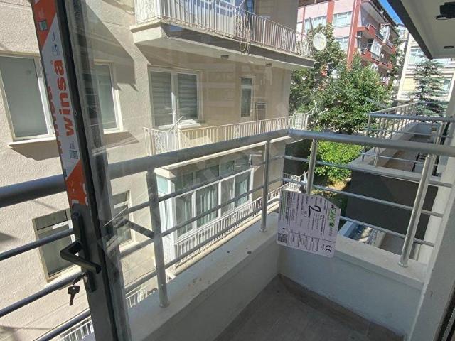 Çankaya Ayrancı Güleryüz sokak Yeni Binada 50 m2 1+1 Asansör Garajlı Satılık Daire