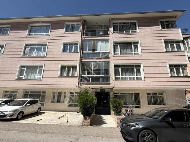 Çankaya Ballıbaba Sokak Üzeri Katta 3+1 Bakımlı Daire