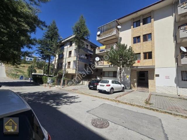 Çankaya Birlik Mahallesi Bakımlı Ve Geniş 3+1 Daire