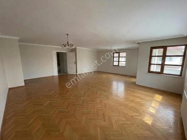 Çankaya G.o.p. Kuleli Sokak'ta 3+1 140 M2 Asanörlü K. Otoparklı