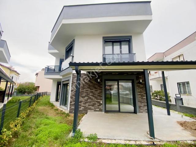 Çankaya Gayrimenkulden Örende Satılık 4+1 Tripleks Villa. !