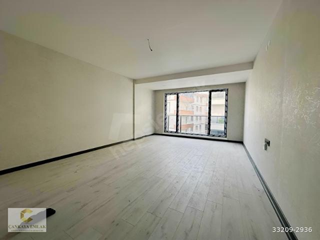 ÇANKAYA EMLAK'TAN ALTINOVA'DA 3+1 SIFIR BİNA 130M2 EBEVEYNLİ