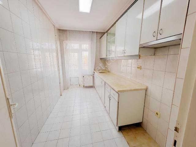 Çankaya Finike Sokakta Geniş Ve Ferah 3+1 Satılık Daire
