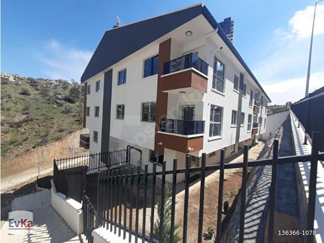 Çankaya Kırkkonaklar'da  Çift Asansörlü, Kapalı Otoparklı, Balkonlu, 2 Oda 1 Salon, Satılık Daire.