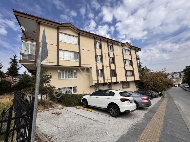 Çankaya Tekman Caddesi Üzerinde Geniş Kiralık 3+1 Daire