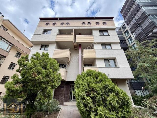 Çankaya Yıldız Kule Yakını Aydınlık Ve Teraslı Kiralık 4+1