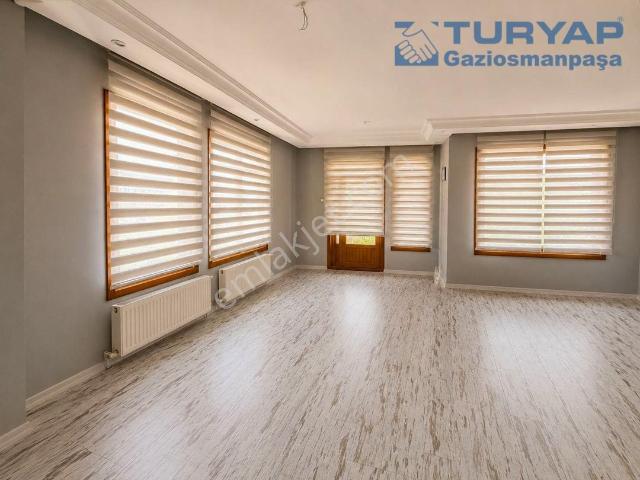 Çankaya Yıldızda Aleksandr Dubçek Caddesi Girişinde Satılık 3+1