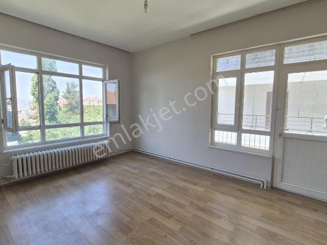 Çankaya Yaprak Sok 1 Kat 3+1 Kiralık Daire