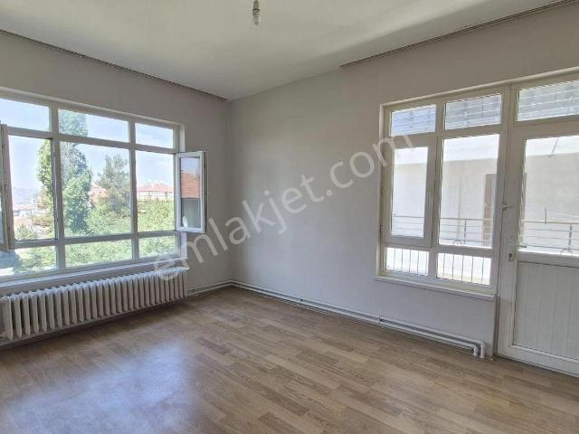 Çankaya Yaprak Sok 1 Kat 3+1 Kiralık Daire